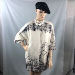 NWOT Graphic Print Kimono Coat from Helene of London. 3/4 sleeve. Wool.